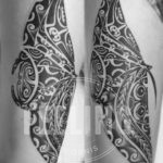 tatouage-cuisse-raie inspiration maori